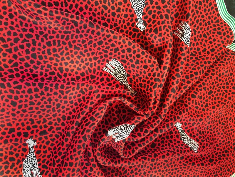 Vintage time [giraffe animal pattern vintage big silk shawl] abroad antique shawl scarf back VINTAGE - ผ้าพันคอ - วัสดุอื่นๆ หลากหลายสี