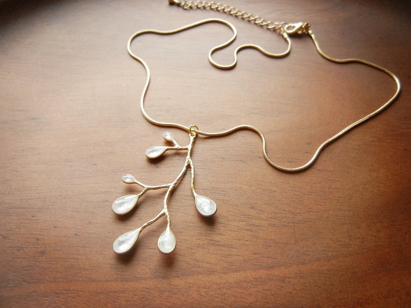 *coucoubird*pearl white branch chain - Necklaces - Other Metals White