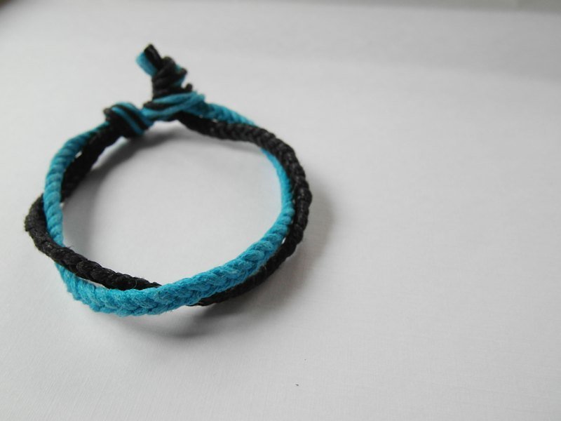 Cowboy is very busy / hand-knitted bracelet - Bracelets - Other Materials Blue