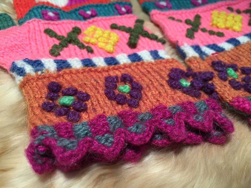 "Exclusive" Peruvian Vicuna Hair Colored Three-dimensional Woven Pattern Half Finger Gloves-Pink - Gloves & Mittens - Other Materials Multicolor