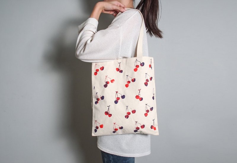 Hand-painted hand-printed cloth bag [Cherry] single-sided / double-sided portable / shoulder red purple / pink - Messenger Bags & Sling Bags - Cotton & Hemp Multicolor