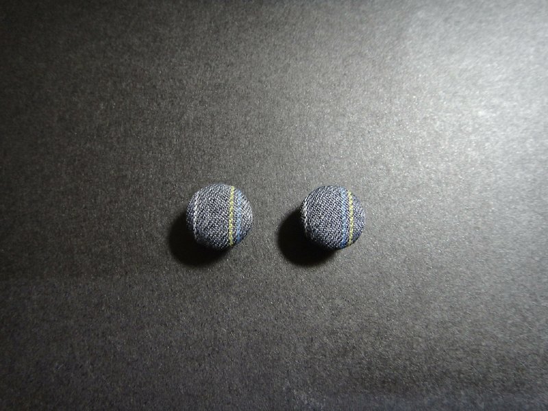 (C) _ Cloth suit Plaid Button earrings C22BT / UZ94 - ต่างหู - ผ้าฝ้าย/ผ้าลินิน สีเทา