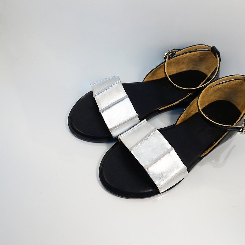 Silver- Metallic Sandals - รองเท้ารัดส้น - หนังแท้ สีดำ