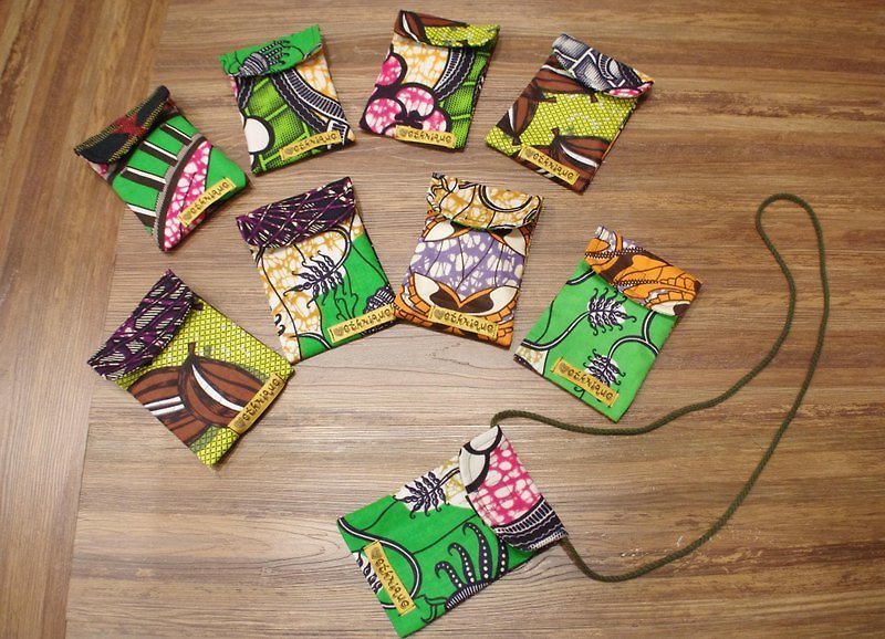 saibaba ethniqeu // 民族風手工製作非洲拼布 ---- 掛頸式手機/零錢袋(隨機出貨不挑款式、顏色) - อื่นๆ - วัสดุอื่นๆ หลากหลายสี