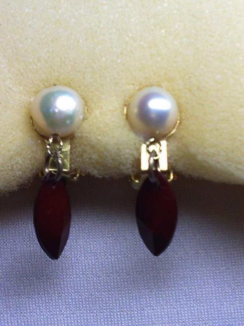 Pearl creative earrings - Earrings & Clip-ons - Other Materials 