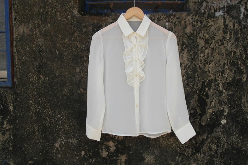 シャーリング ラッフルカラー シャツ - シャツ・ブラウス - その他の素材 ホワイト