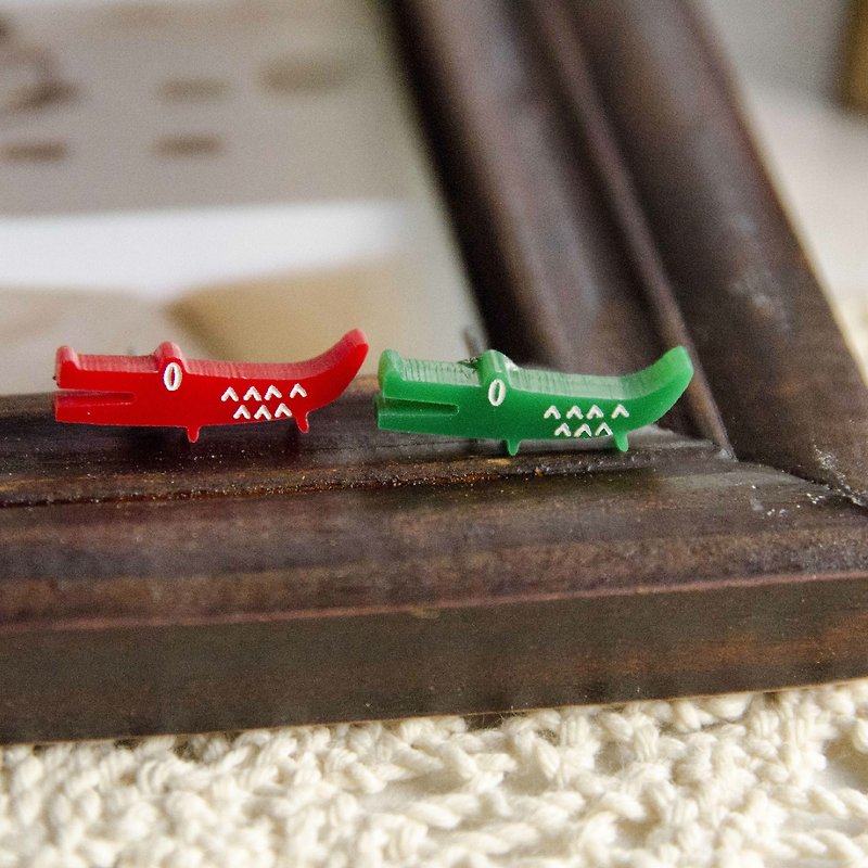 ▲Little crocodile▲Red and green/anti-allergic steel needle/This model cannot be changed to the clip type - Earrings & Clip-ons - Acrylic Red