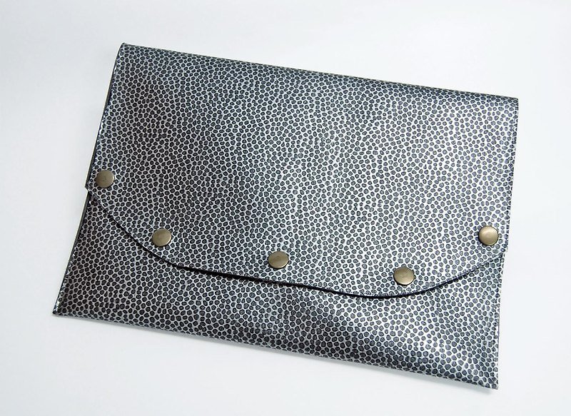 【HAND BAG】特殊壓紋手拿包 - 其他 - 真皮 灰色