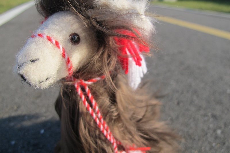 蘇力 Alpaca 100% 毛料手工縫製羊駝娃娃-咖 - 裝飾/擺設  - 其他材質 咖啡色