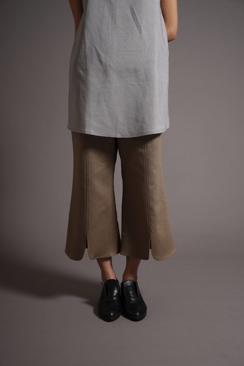 Special arc cut pants Kukou - กางเกงขายาว - วัสดุอื่นๆ สีนำ้ตาล