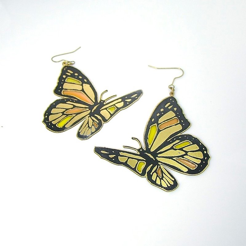 Butterfly orange stand glass  earring in brass hand sawing - 耳環/耳夾 - 其他金屬 