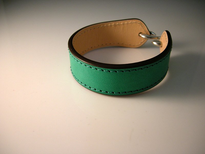 isni [Radiance bracelet] green cheese design/handmade leather - สร้อยข้อมือ - หนังแท้ สีเขียว