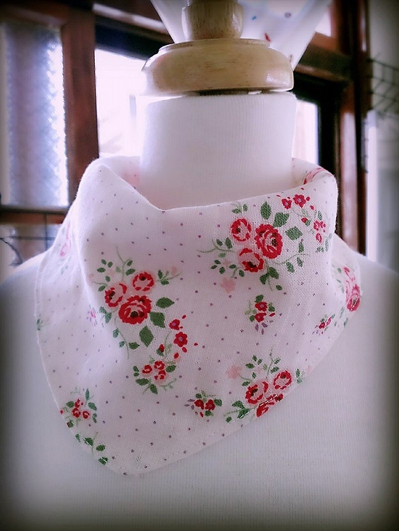 Rose flower triangle scarf block / bibs - ผ้ากันเปื้อน - วัสดุอื่นๆ 