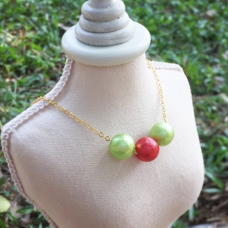 "LaPerle" imitation pearl red and green cotton necklace 16k gold plated brass necklace Handmade Christmas gifts - สร้อยติดคอ - พลาสติก สีเขียว