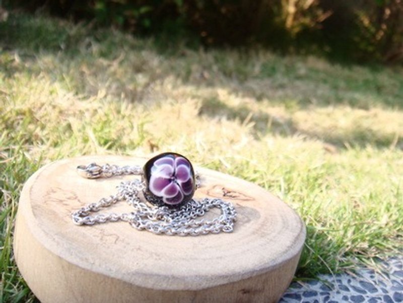 Lin handmade glass grapefruit - Rainy Night Flower - mysterious black - glass necklace - Necklaces - Glass Black