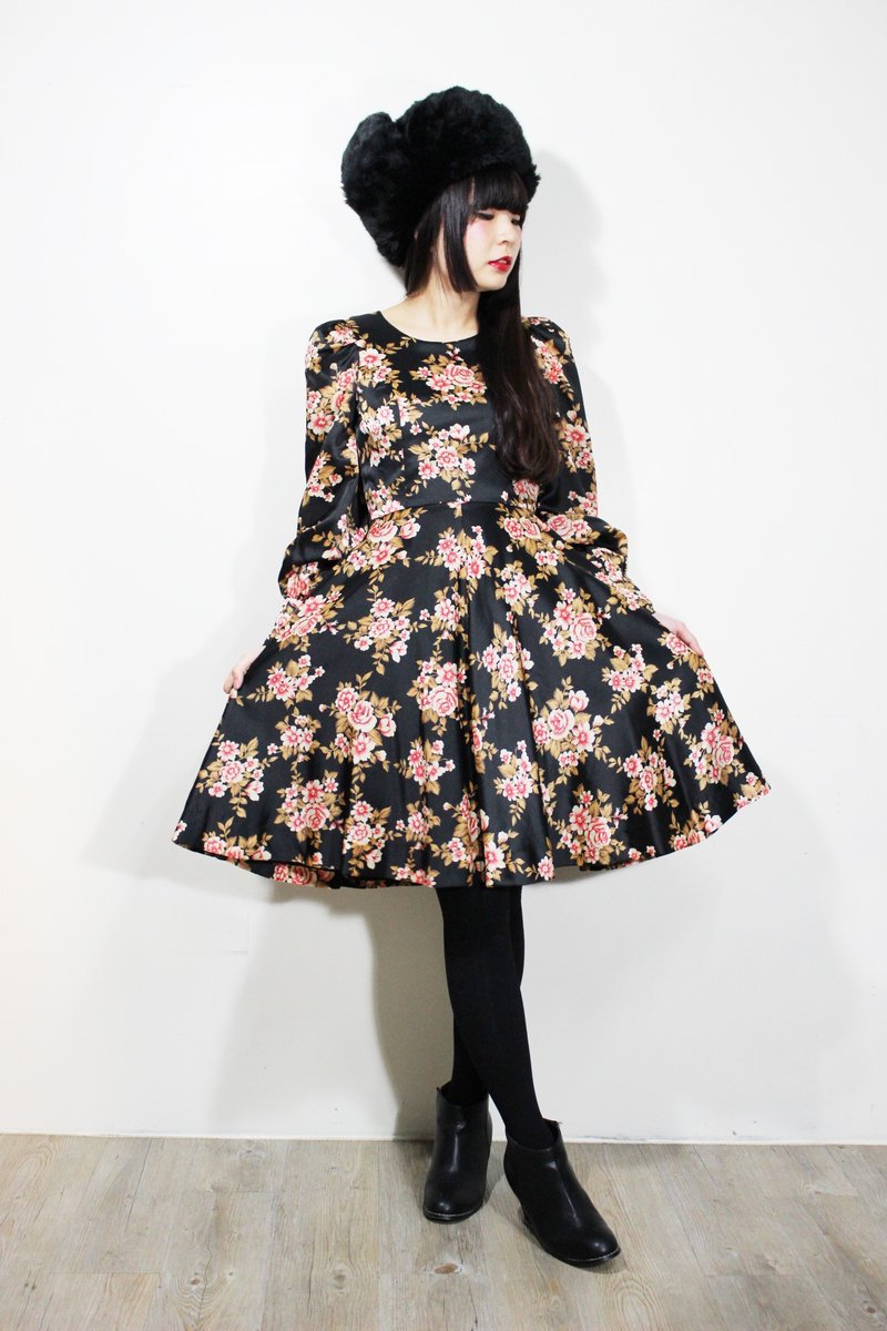 F539 (Vintage) black silk red roses set fan waves skirt long-sleeved dress {vintage} - One Piece Dresses - Other Materials Black