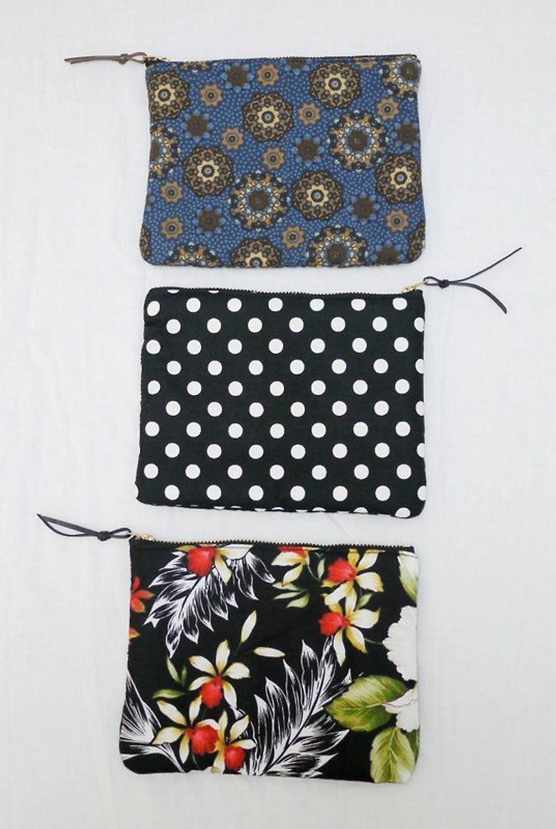 EVERYTHING IN BETWEEN Zipper Pouch Rectangle M - Other - Other Materials Black