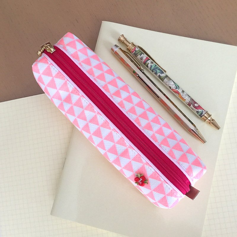 Pen Case with Japanese Traditional pattern, Kimono - กล่องดินสอ/ถุงดินสอ - วัสดุอื่นๆ สึชมพู