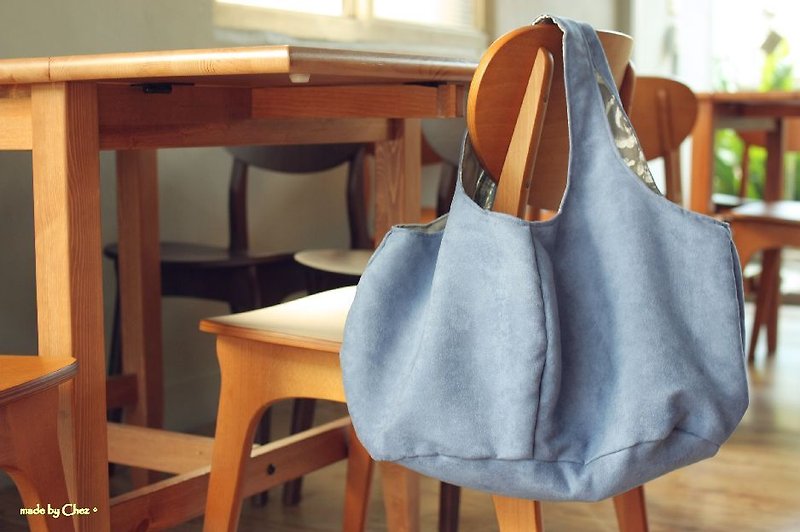 Chez。麂皮絨製明亮藍紫大尺寸圓滾滾包 - Handbags & Totes - Other Materials Blue