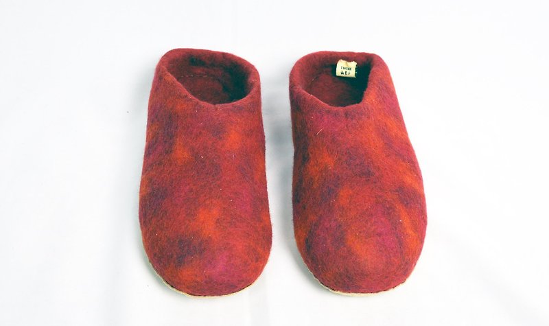 Wool felt indoor shoes _ _ red maple leaf fair trade - Indoor Slippers - Wool Red
