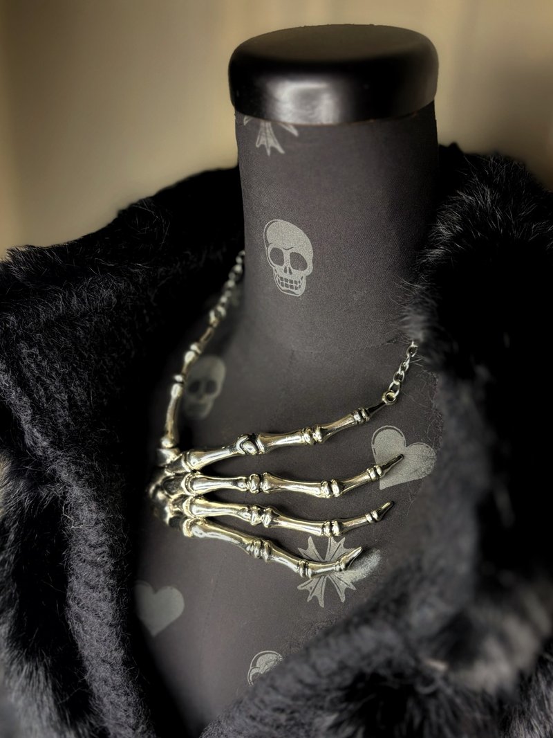 White Bronze Skeleton Hand Necklace Bone Jewelry Available in 4 Colourways. - สร้อยคอ - โลหะ สีดำ