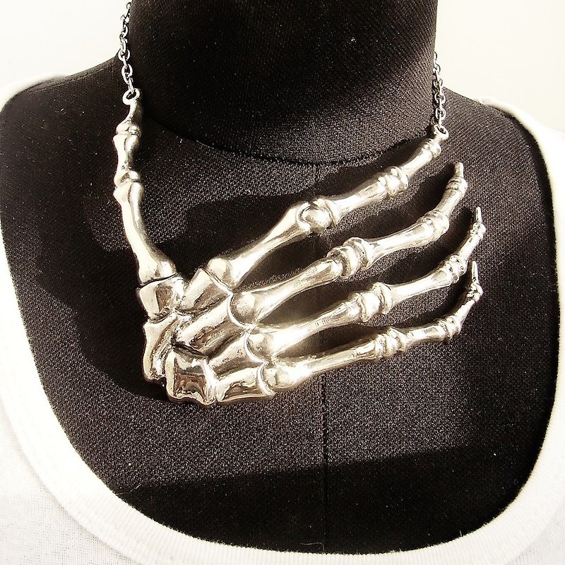 Hand bone necklace in white bronze color,Rocker jewelry ,Skull jewelry,Biker jewelry - สร้อยคอ - โลหะ 