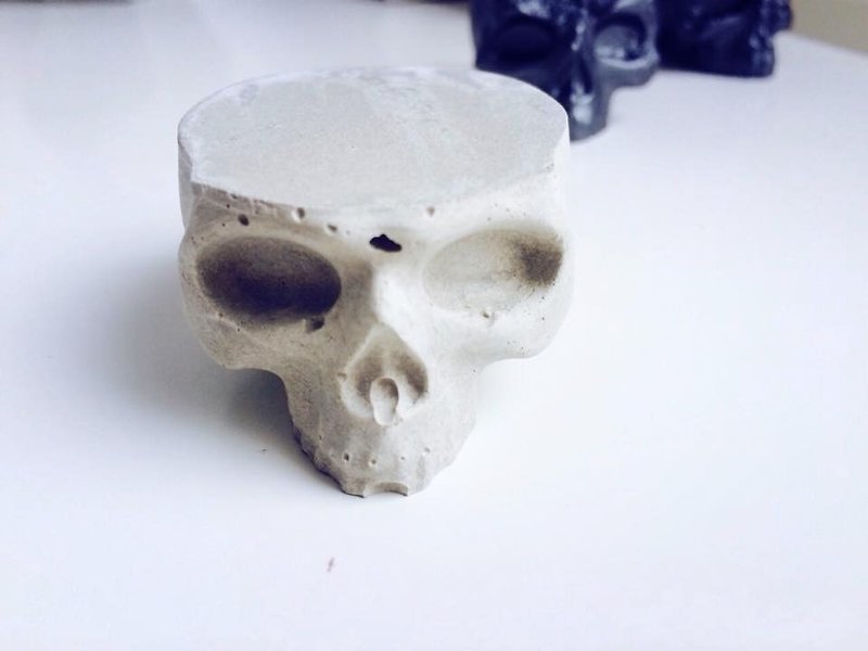 JokerMan / 0  - 小さなオブジェクトの装飾を癒し - 頭蓋骨が風化しました - 置物 - コンクリート グレー