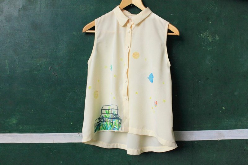 4.5studio- independent hand do not eat meat Bear and the little girl - Picture Book Printed Sleeveless shirts page 2- Bear greenhouse - Women's Shirts - Other Materials Yellow