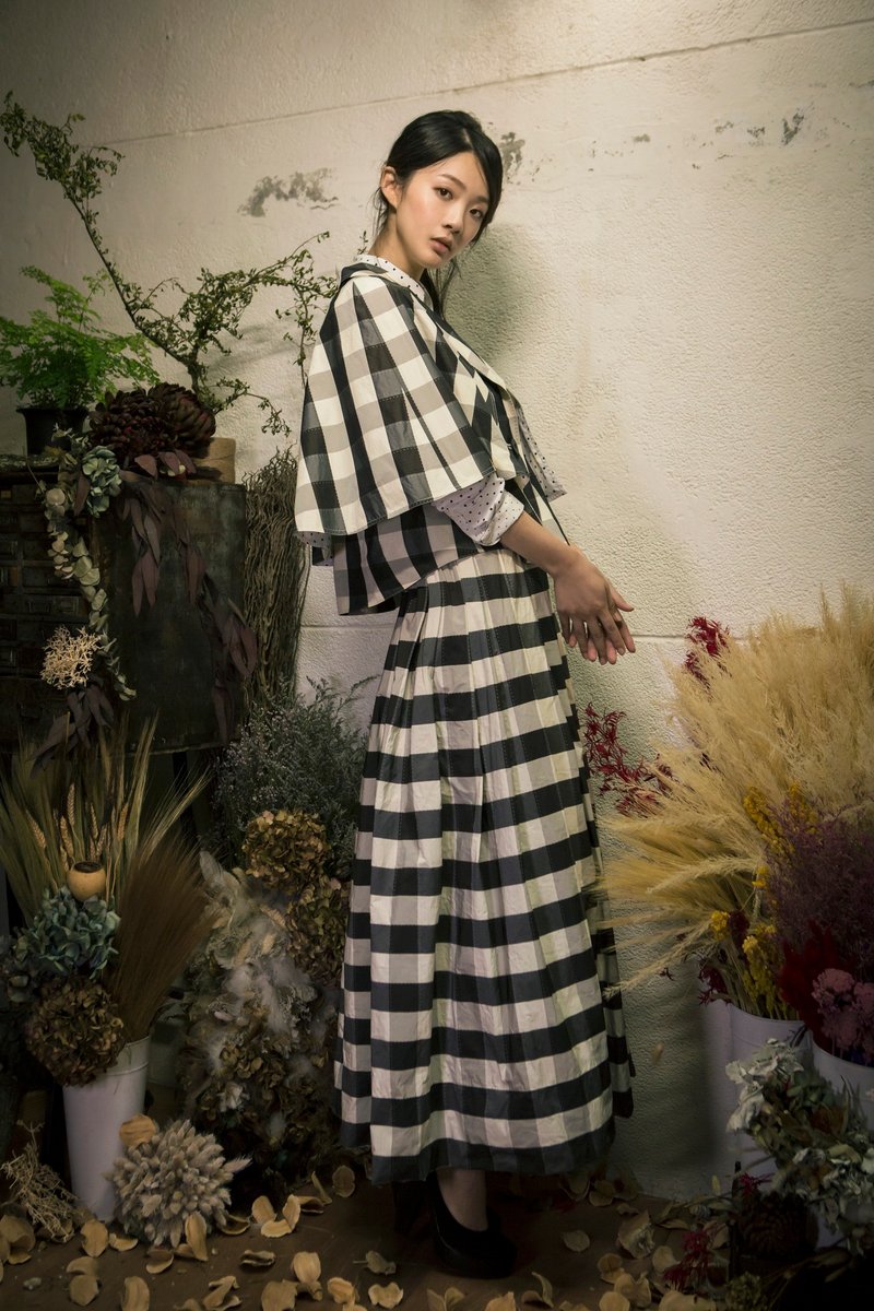 Checked Cloak 格紋斗篷 - 女大衣/外套 - 其他材質 多色