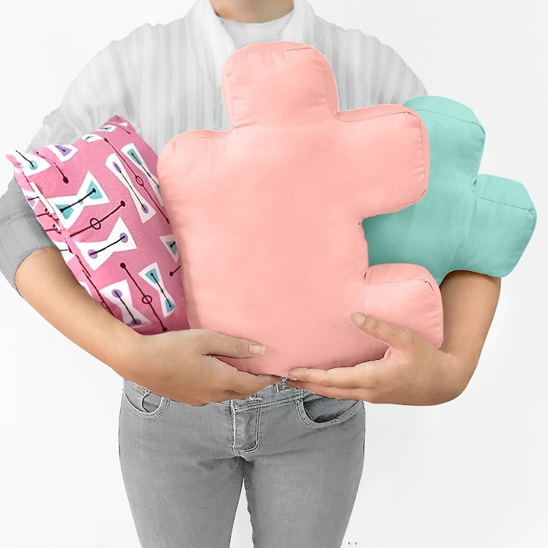 [畢業禮物優選] 拼圖抱枕兩隻400元送午安枕 - 枕頭/咕𠱸 - 其他材質 粉紅色