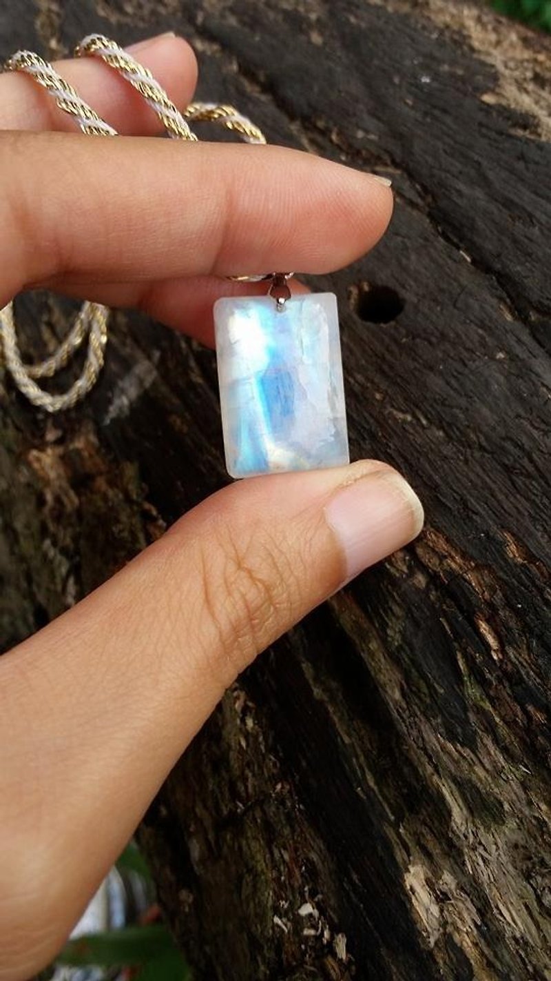 [Lost and find] rainbow light stone moon moonlight natural stones rectangular stone necklace with tricolor - สร้อยคอ - เครื่องเพชรพลอย หลากหลายสี