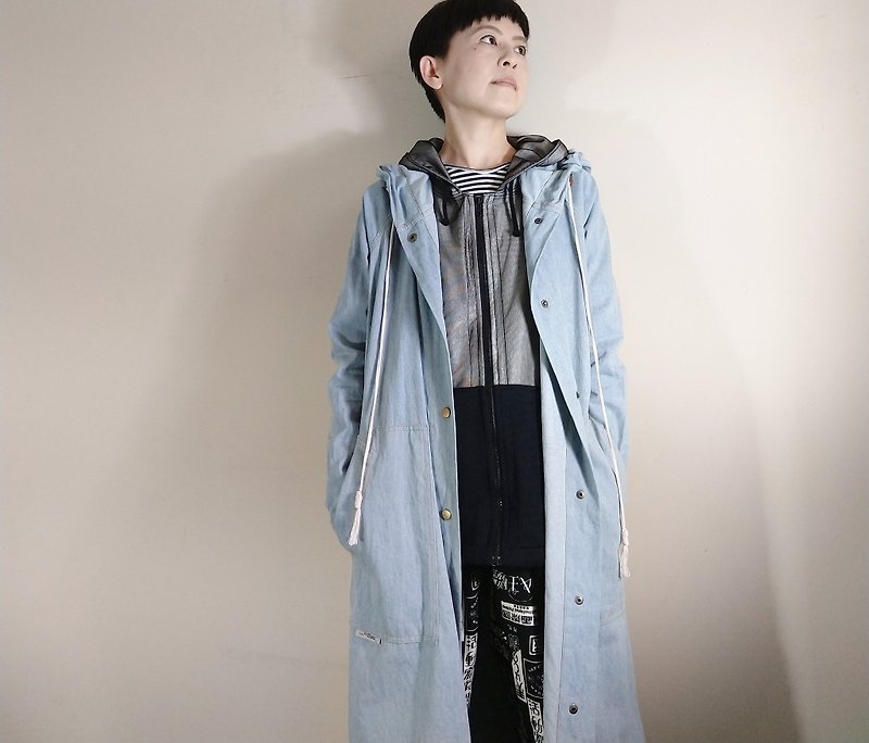 【城鄉之間】淺藍丹寧的長版薄外套 - 女大衣/外套 - 棉．麻 藍色