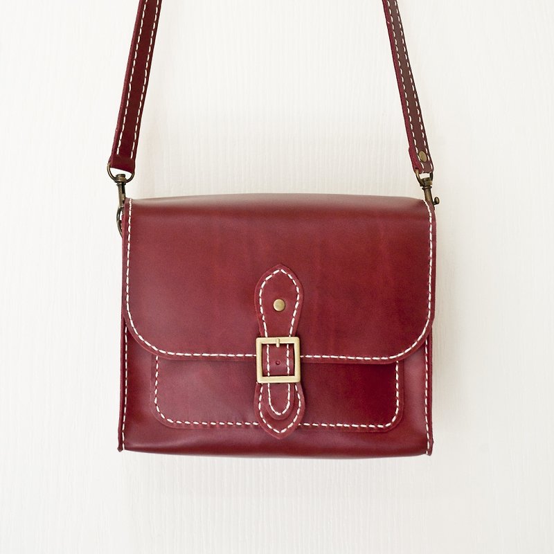 Red beans shoulder bag / camera bag / antique bag - Messenger Bags & Sling Bags - Genuine Leather Red