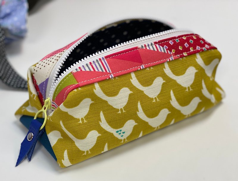 The beginning of the school season healed the yellow bird pencil case and cosmetic bag flying towards the sun - Toiletry Bags & Pouches - Cotton & Hemp Yellow