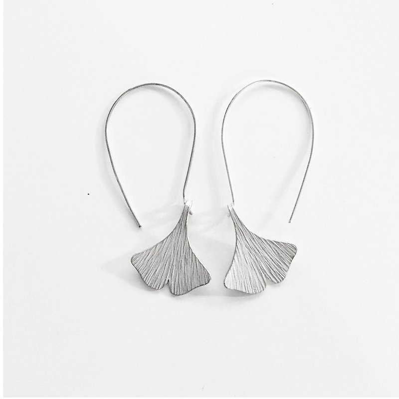 I-Shan13 Ginkgo Leaf Earrings - ต่างหู - โลหะ สีเงิน