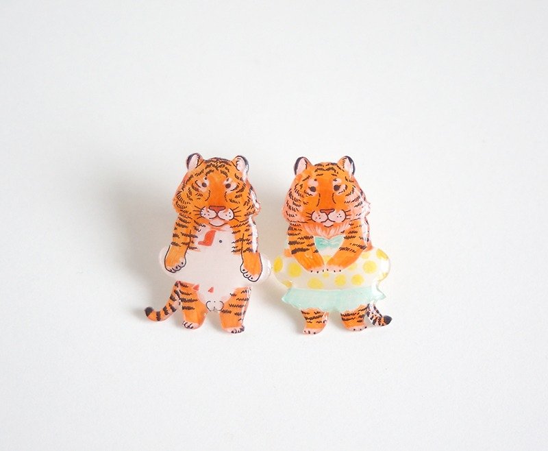 Tiger brooch beginner swimming - Brooches - Other Materials 