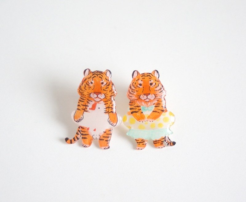 Tiger brooch beginner swimming - เข็มกลัด - วัสดุอื่นๆ 