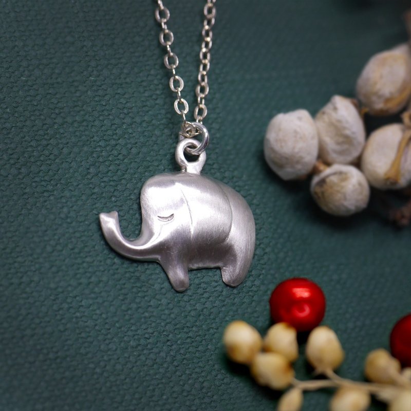 Lovely Zoo - Elephant Necklace - Custom Hand Stamped - animal necklace - สร้อยคอ - เงินแท้ สีเงิน