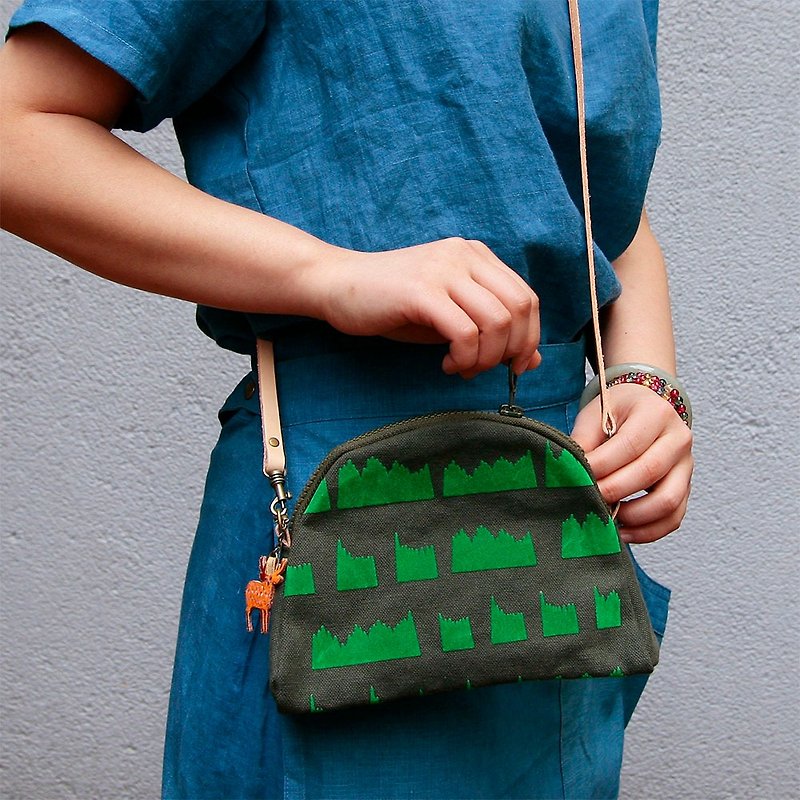 Mushrooms Mogu canvas bag / oblique bag / Cosmetic / deer - กระเป๋าเครื่องสำอาง - ผ้าฝ้าย/ผ้าลินิน สีเขียว