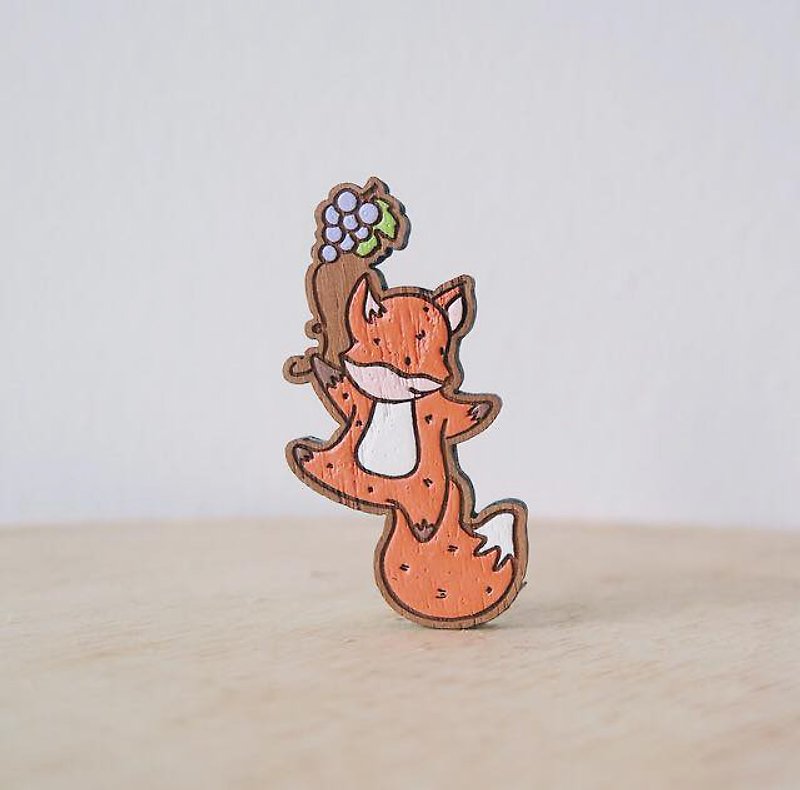 Wooden brooch fox and grapes - Brooches - Wood Orange