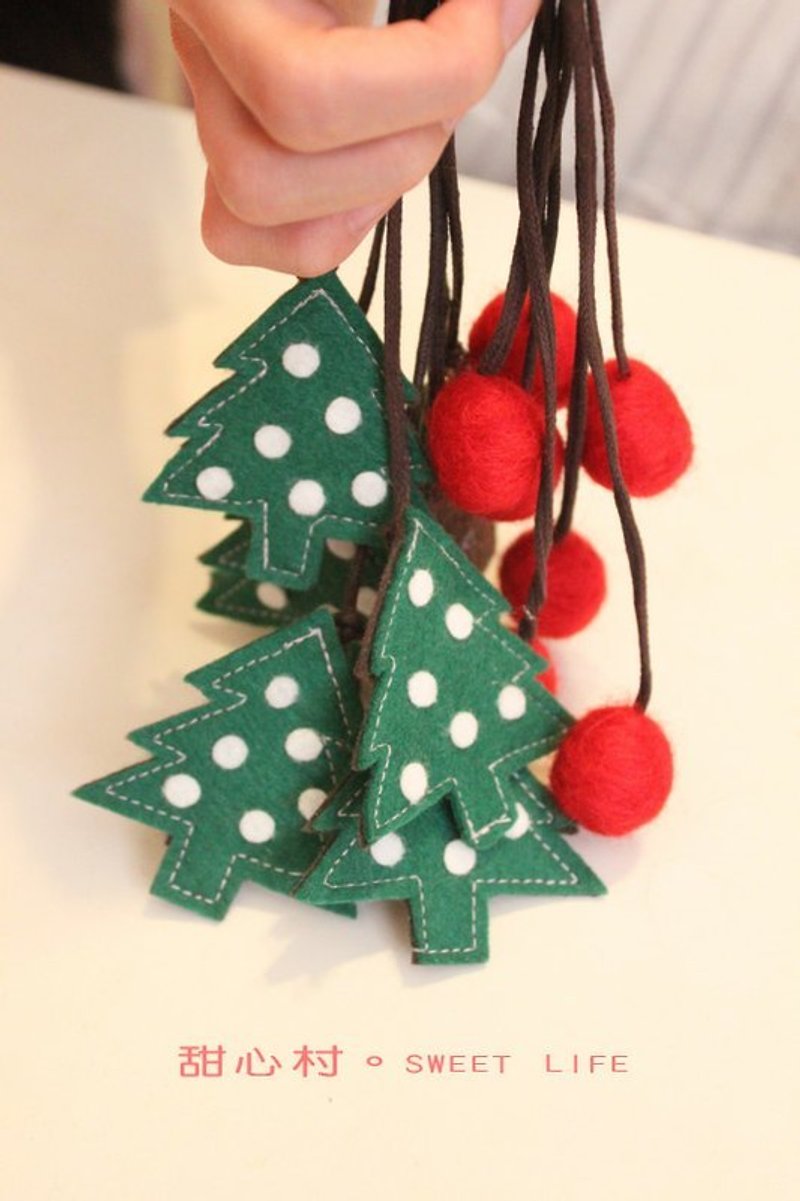 Sweetheart Sweet Life_ Christmas village children ♥ wool into balls bookmark -1 (paper box packaging) - ที่คั่นหนังสือ - วัสดุอื่นๆ สีเขียว