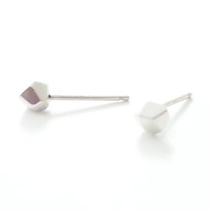 Natural minimalist style crystal crystal mini sterling silver handmade earrings - Earrings & Clip-ons - Sterling Silver Silver