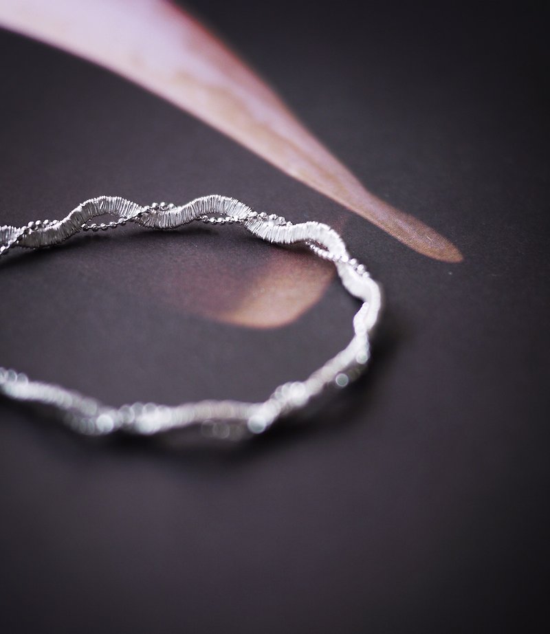 MUFFëL 925 Silver Sterling Silver Series-Hand-woven Silver water ripple bracelet - สร้อยข้อมือ - เงินแท้ สีเทา