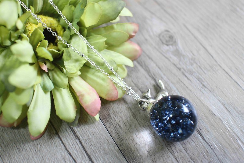 Blue mineral chain glass ball necklace 【Noble cat trimmed with sapphire】 - Necklaces - Glass Blue
