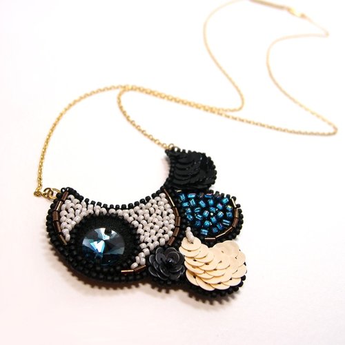 Bubble Embroidery Necklace / Blue