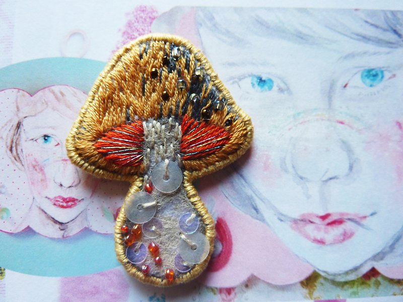 【Mushrooms】Hand-made embroidery/pin brooch - เข็มกลัด - งานปัก สีทอง