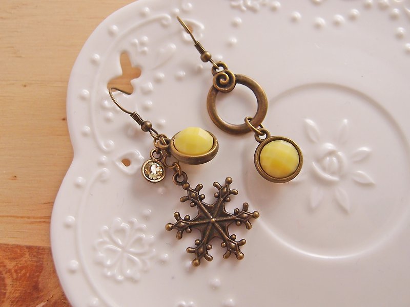 Merry Christmas! ◎ diamond snowflake x x x yellow protein gem pin clip earrings] ● Christmas gift exchange - Earrings & Clip-ons - Other Materials Yellow