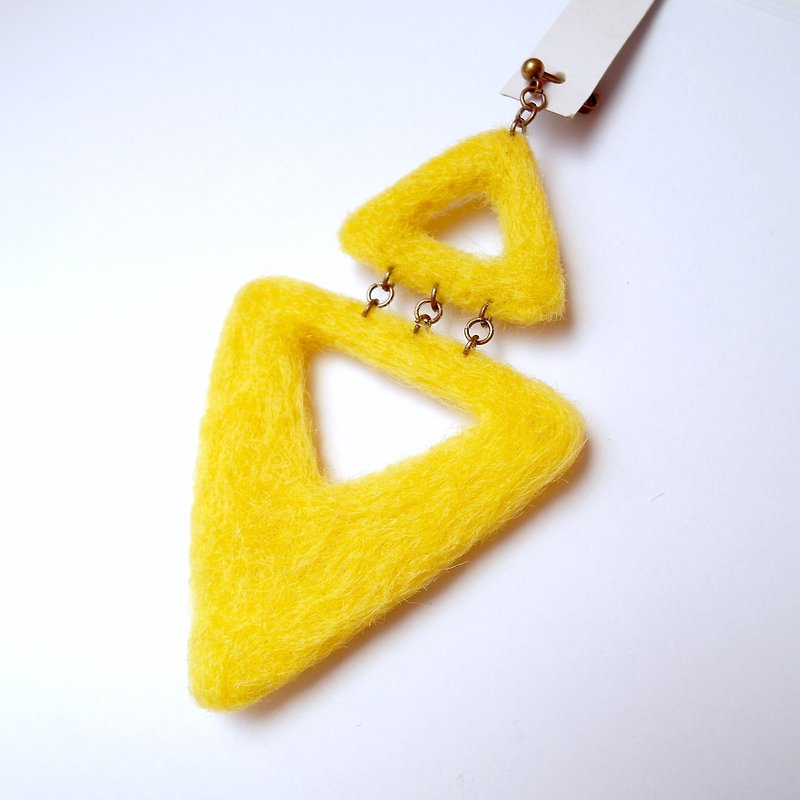 Extremely lightweight wool felt fashion geometric earrings one ear hook type/ Clip-On type one warm series one gold hunting single ear - Earrings & Clip-ons - Other Materials Yellow