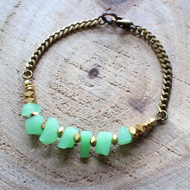 Muse natural wind series NO.100 Green Dongling jade bracelet gravel brass - สร้อยข้อมือ - วัสดุอื่นๆ สีเขียว