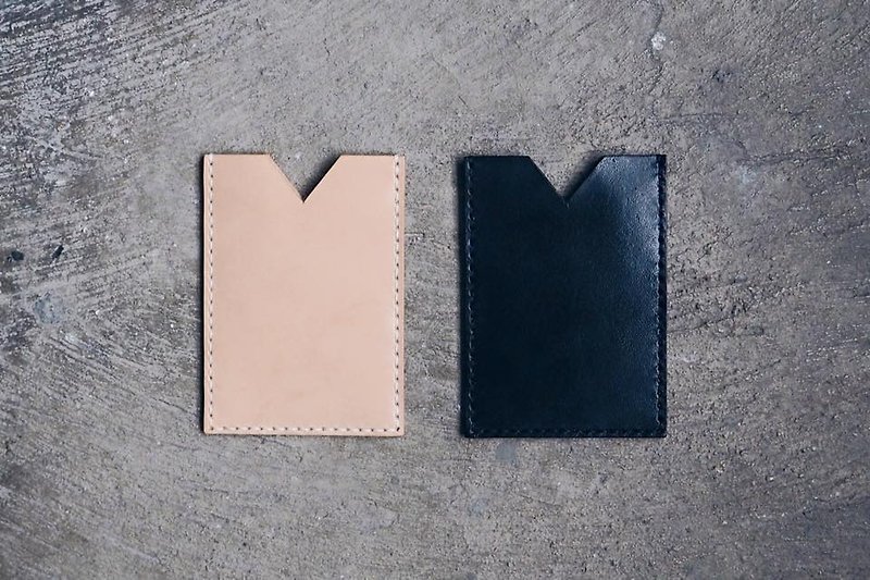 [NINOX]手作りの革の小さな三角形のピンチカード印刷 - 名刺入れ・カードケース - 革 ブラック